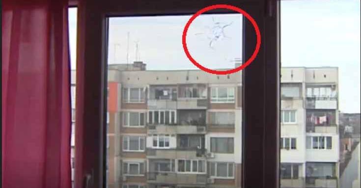 Ужас! Стрелба по апартамент в София